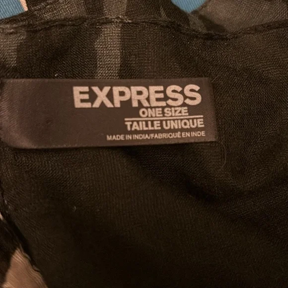 Express | houndstooth patterned polyester scarf wrap - Picture 4 of 11